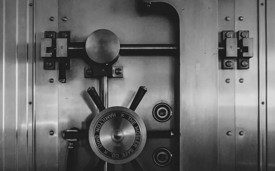 Steel vault door with a locking wheel